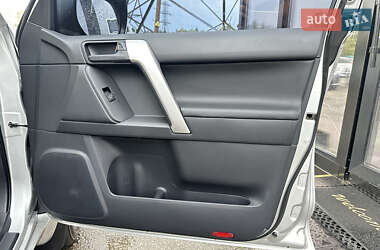 Позашляховик / Кросовер Toyota Land Cruiser Prado 2019 в  фото 26 Позашляховик / Кросовер Toyota Land Cruiser Prado 2019 в