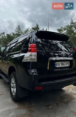Позашляховик / Кросовер Toyota Land Cruiser Prado 2012 в 