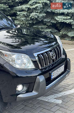 Внедорожник / Кроссовер Toyota Land Cruiser Prado 2011 в 