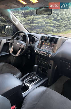 Внедорожник / Кроссовер Toyota Land Cruiser Prado 2011 в 