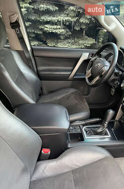 Внедорожник / Кроссовер Toyota Land Cruiser Prado 2011 в 