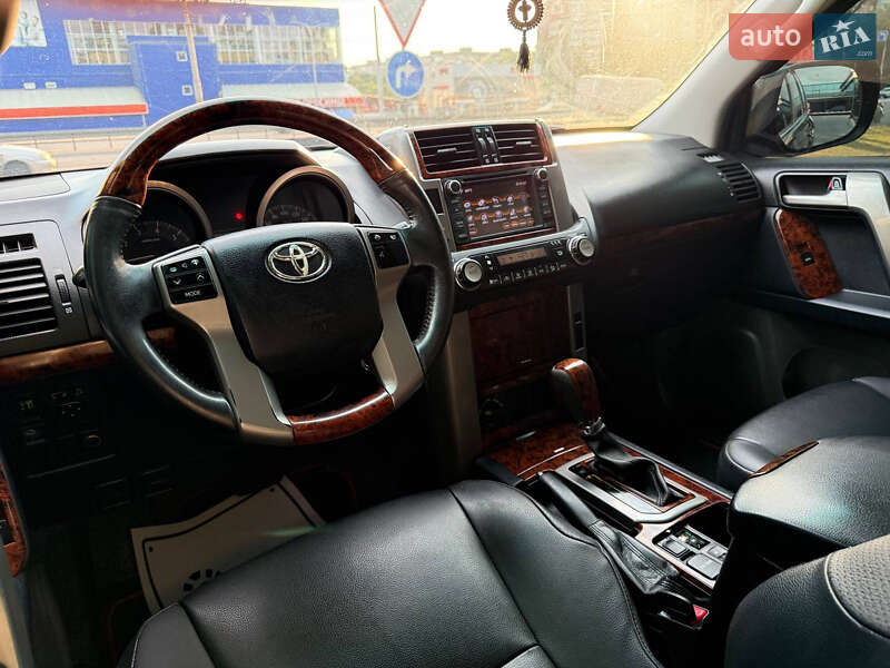 Внедорожник / Кроссовер Toyota Land Cruiser Prado 2010 в Днепре