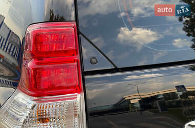 Внедорожник / Кроссовер Toyota Land Cruiser Prado 2010 в 
