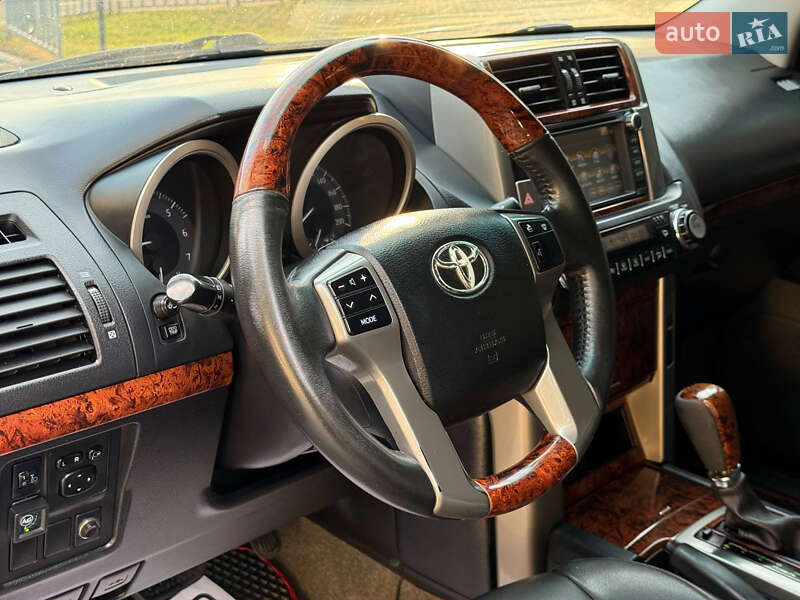 Внедорожник / Кроссовер Toyota Land Cruiser Prado 2010 в Днепре