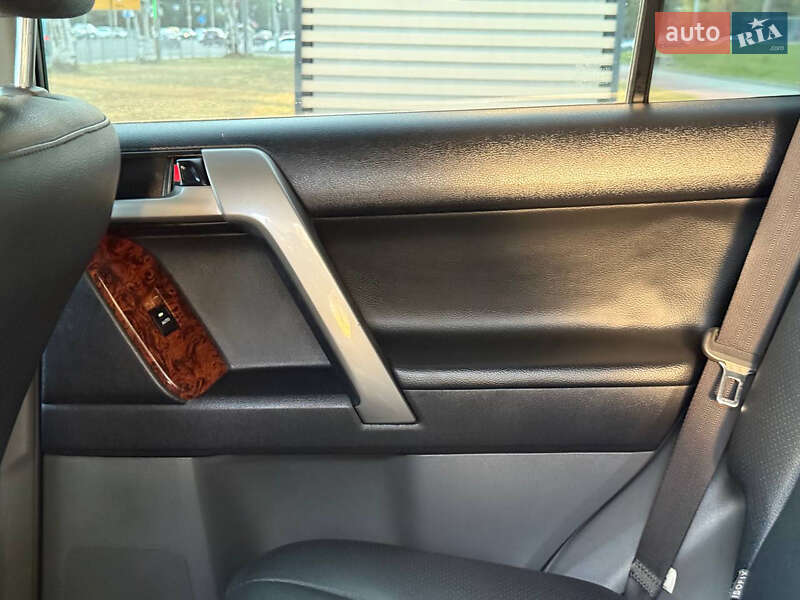 Внедорожник / Кроссовер Toyota Land Cruiser Prado 2010 в Днепре