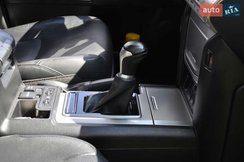 Внедорожник / Кроссовер Toyota Land Cruiser Prado 2019 в Киеве