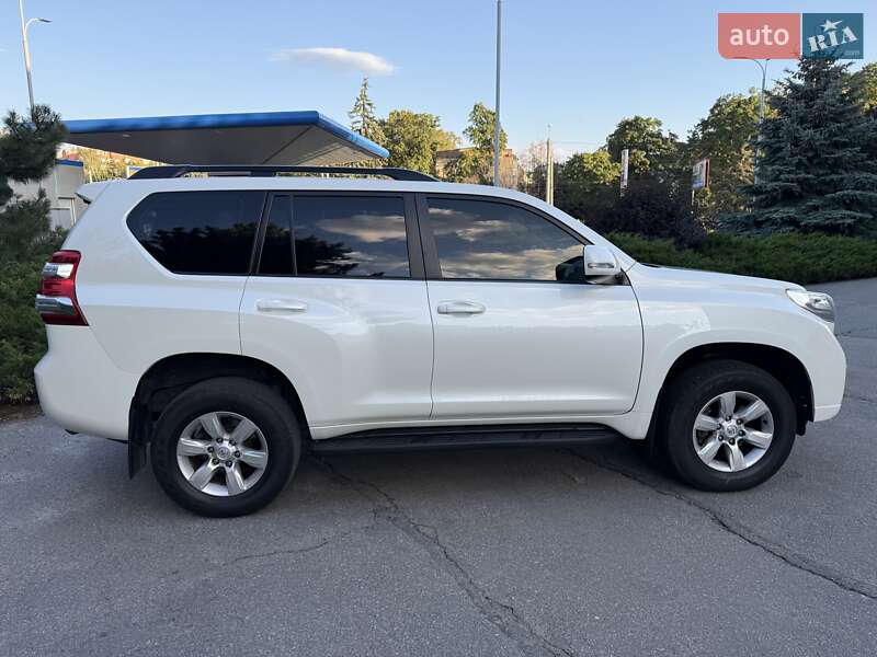 Позашляховик / Кросовер Toyota Land Cruiser Prado 2014 в Полтаві