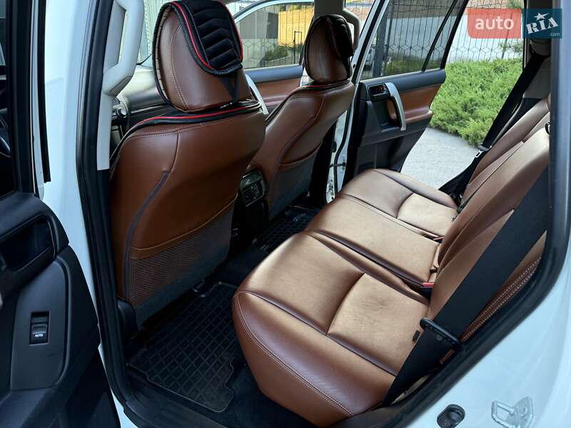 Позашляховик / Кросовер Toyota Land Cruiser Prado 2014 в Полтаві