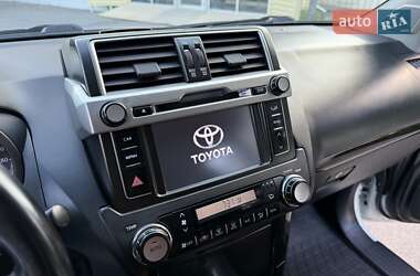 Внедорожник / Кроссовер Toyota Land Cruiser Prado 2014 в 