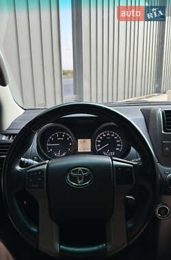 Внедорожник / Кроссовер Toyota Land Cruiser Prado 2013 в 