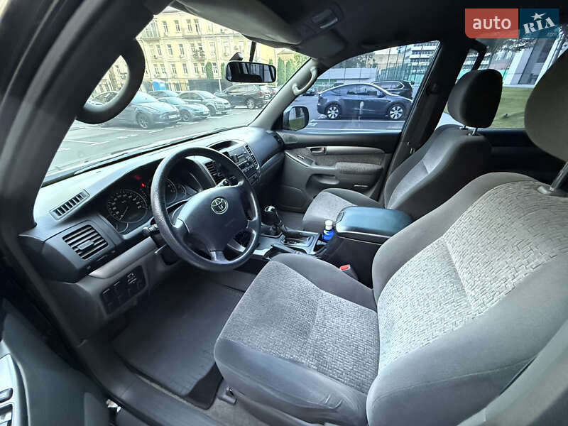 Позашляховик / Кросовер Toyota Land Cruiser Prado 2004 в Києві