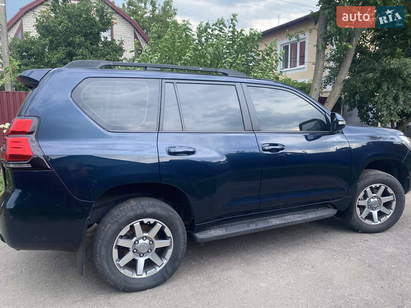 Позашляховик / Кросовер Toyota Land Cruiser Prado 2017 в Полтаві