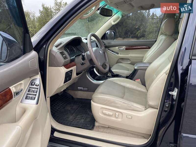 Внедорожник / Кроссовер Toyota Land Cruiser Prado 2005 в Днепре