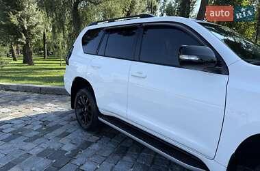 Внедорожник / Кроссовер Toyota Land Cruiser Prado 2021 в 