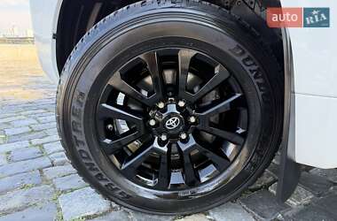 Внедорожник / Кроссовер Toyota Land Cruiser Prado 2021 в 