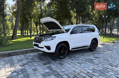 Внедорожник / Кроссовер Toyota Land Cruiser Prado 2021 в 