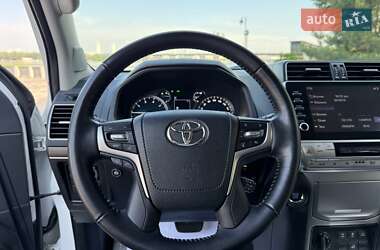 Внедорожник / Кроссовер Toyota Land Cruiser Prado 2021 в 