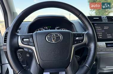 Внедорожник / Кроссовер Toyota Land Cruiser Prado 2021 в 
