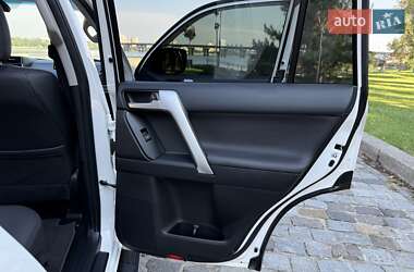 Внедорожник / Кроссовер Toyota Land Cruiser Prado 2021 в 