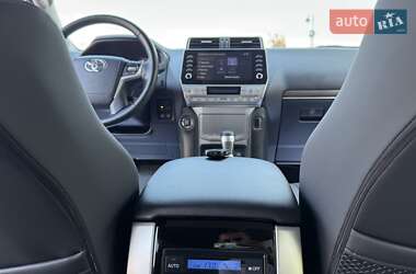Внедорожник / Кроссовер Toyota Land Cruiser Prado 2021 в 