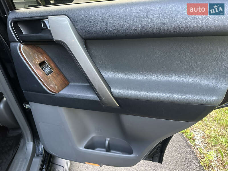 Позашляховик / Кросовер Toyota Land Cruiser Prado 2010 в Івано-Франківську