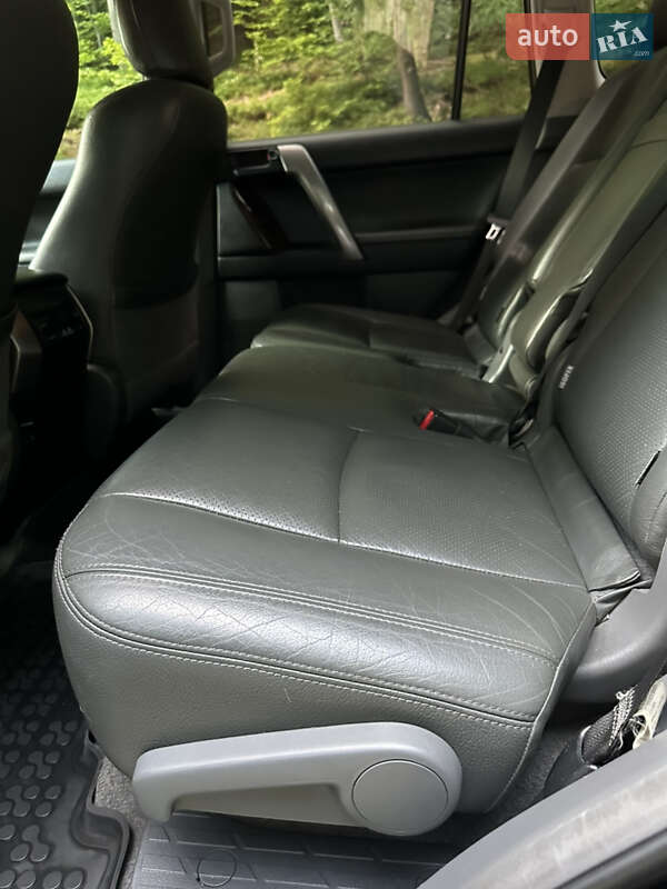 Позашляховик / Кросовер Toyota Land Cruiser Prado 2010 в Івано-Франківську