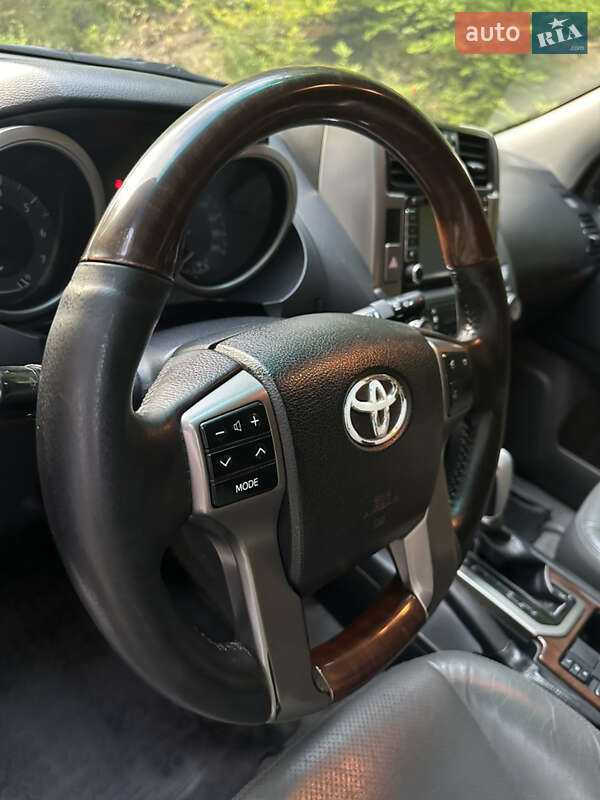 Позашляховик / Кросовер Toyota Land Cruiser Prado 2010 в Івано-Франківську