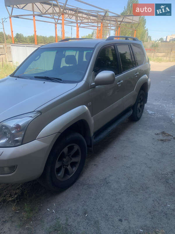 Внедорожник / Кроссовер Toyota Land Cruiser Prado 2005 в Днепре
