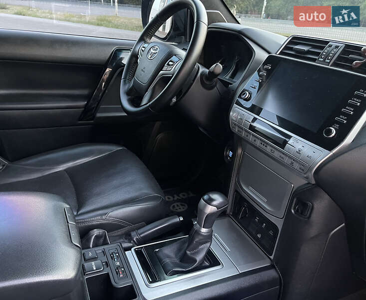 Внедорожник / Кроссовер Toyota Land Cruiser Prado 2020 в Днепре