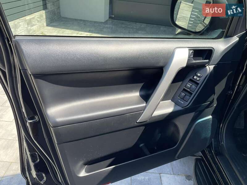 Внедорожник / Кроссовер Toyota Land Cruiser Prado 2016 в Виннице фото 9 Внедорожник / Кроссовер Toyota Land Cruiser Prado 2016 в Виннице
