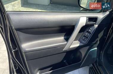 Внедорожник / Кроссовер Toyota Land Cruiser Prado 2016 в 