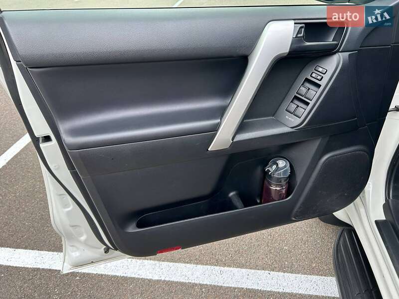 Внедорожник / Кроссовер Toyota Land Cruiser Prado 2018 в Киеве