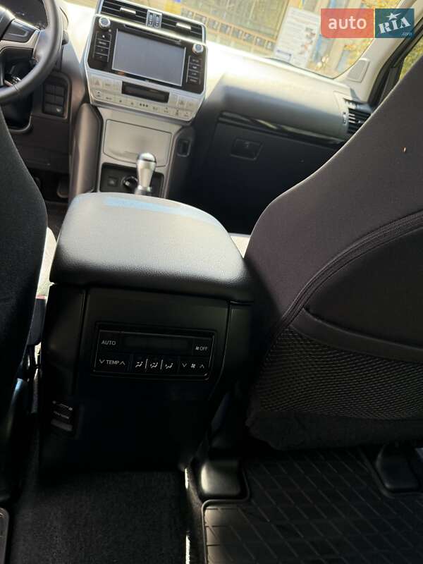 Внедорожник / Кроссовер Toyota Land Cruiser Prado 2017 в Киеве