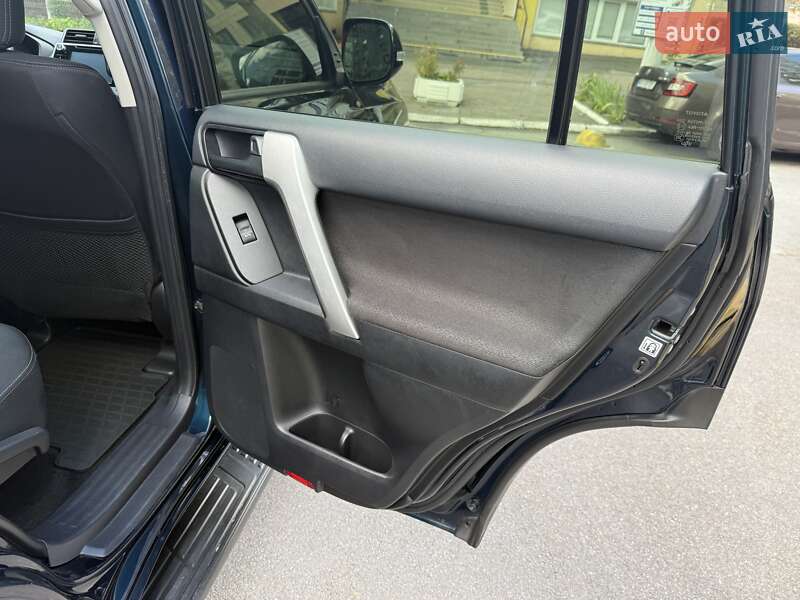 Внедорожник / Кроссовер Toyota Land Cruiser Prado 2017 в Киеве