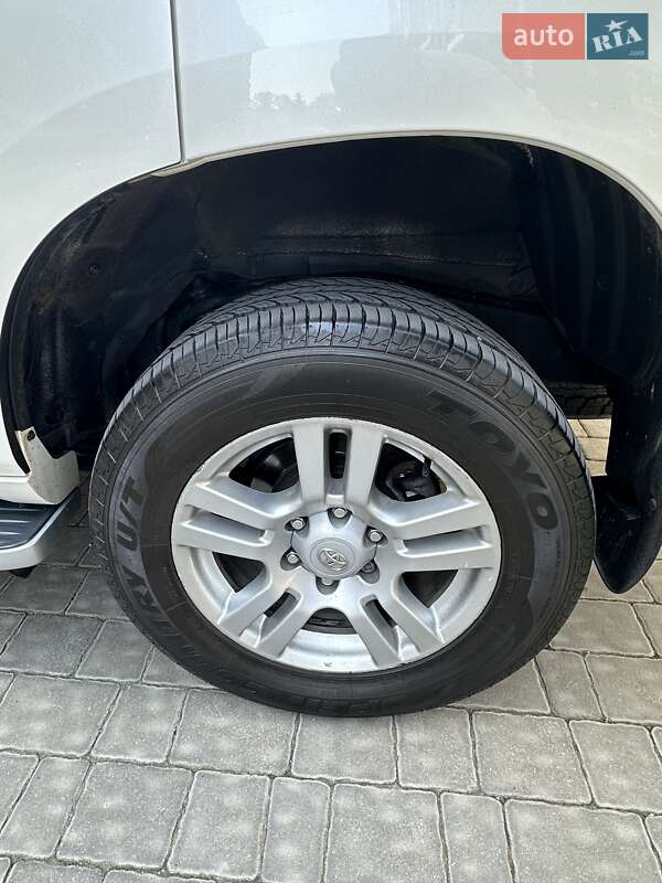 Внедорожник / Кроссовер Toyota Land Cruiser Prado 2010 в Ивано-Франковске