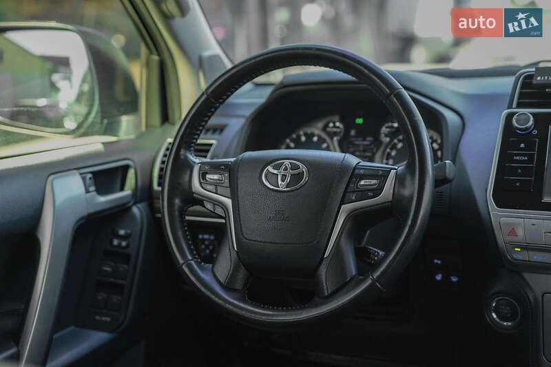 Внедорожник / Кроссовер Toyota Land Cruiser Prado 2020 в Черновцах