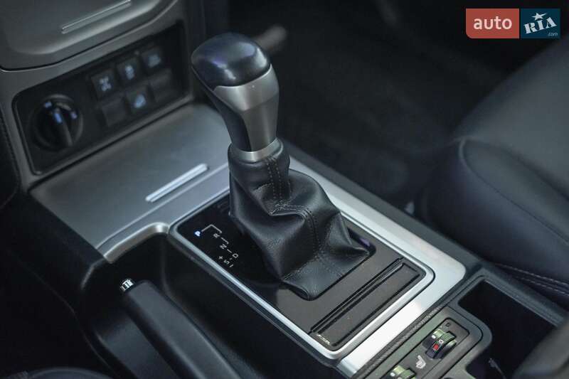 Внедорожник / Кроссовер Toyota Land Cruiser Prado 2020 в Черновцах