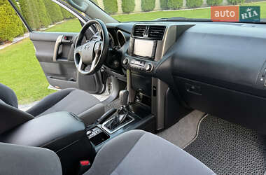 Внедорожник / Кроссовер Toyota Land Cruiser Prado 2012 в 