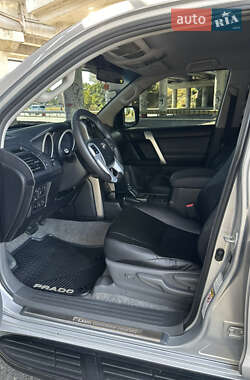 Внедорожник / Кроссовер Toyota Land Cruiser Prado 2012 в 