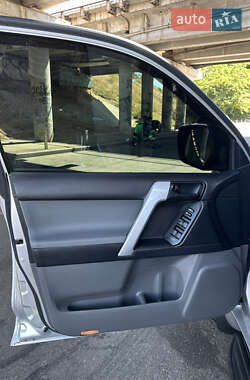 Внедорожник / Кроссовер Toyota Land Cruiser Prado 2012 в 