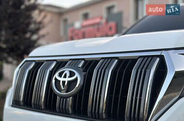 Позашляховик / Кросовер Toyota Land Cruiser Prado 2019 в 