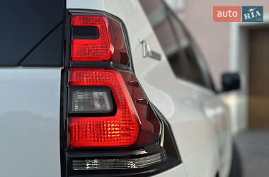 Позашляховик / Кросовер Toyota Land Cruiser Prado 2019 в 