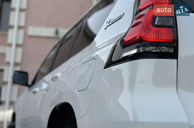 Позашляховик / Кросовер Toyota Land Cruiser Prado 2019 в 