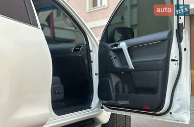 Позашляховик / Кросовер Toyota Land Cruiser Prado 2019 в 