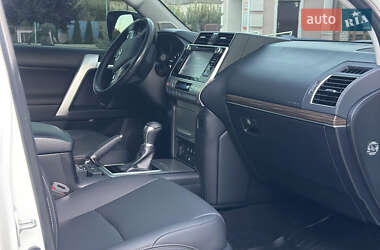 Позашляховик / Кросовер Toyota Land Cruiser Prado 2019 в 