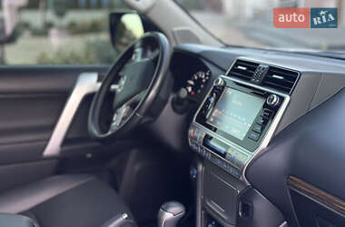 Позашляховик / Кросовер Toyota Land Cruiser Prado 2019 в 