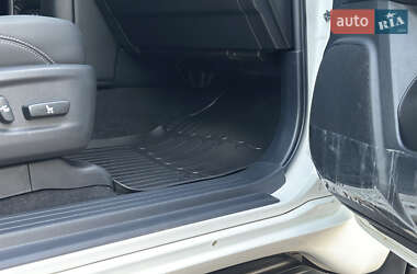 Позашляховик / Кросовер Toyota Land Cruiser Prado 2019 в 