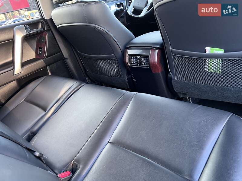 Позашляховик / Кросовер Toyota Land Cruiser Prado 2013 в Києві