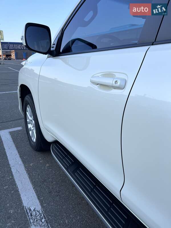 Позашляховик / Кросовер Toyota Land Cruiser Prado 2013 в Києві