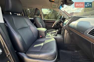 Внедорожник / Кроссовер Toyota Land Cruiser Prado 2018 в 